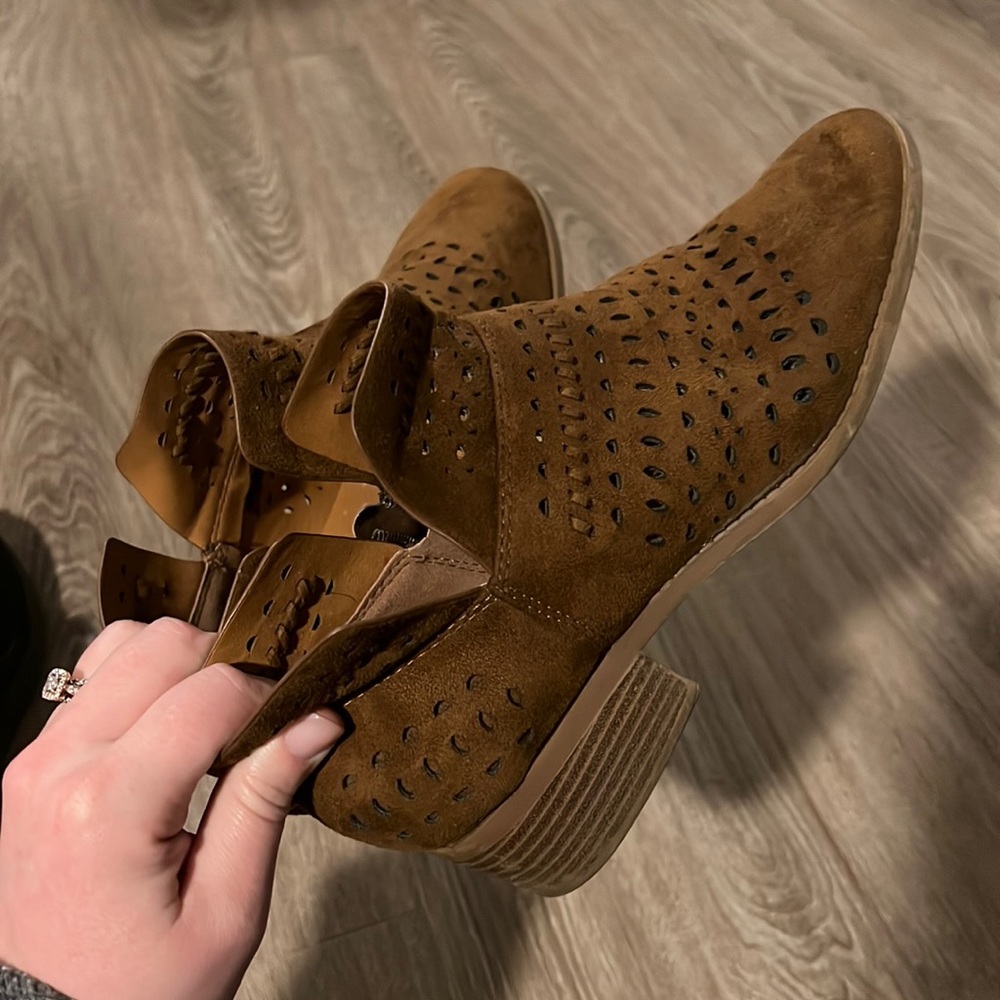 Woman’s Bootie boots. Size 8